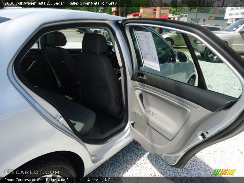 Reflex Silver Metallic / Grey 2006 Volkswagen Jetta 2.5 Sedan