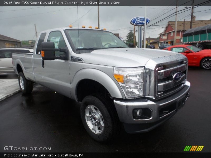 Front 3/4 View of 2016 F350 Super Duty XLT Super Cab 4x4