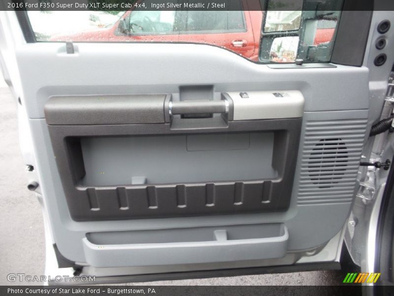 Door Panel of 2016 F350 Super Duty XLT Super Cab 4x4