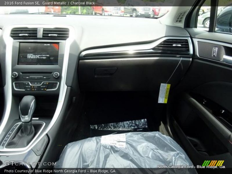 Guard Metallic / Charcoal Black 2016 Ford Fusion SE