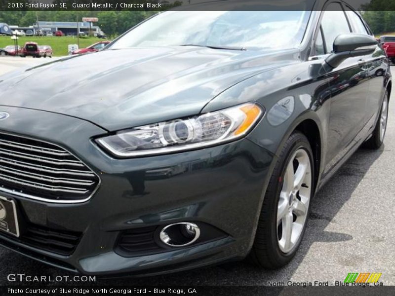 Guard Metallic / Charcoal Black 2016 Ford Fusion SE