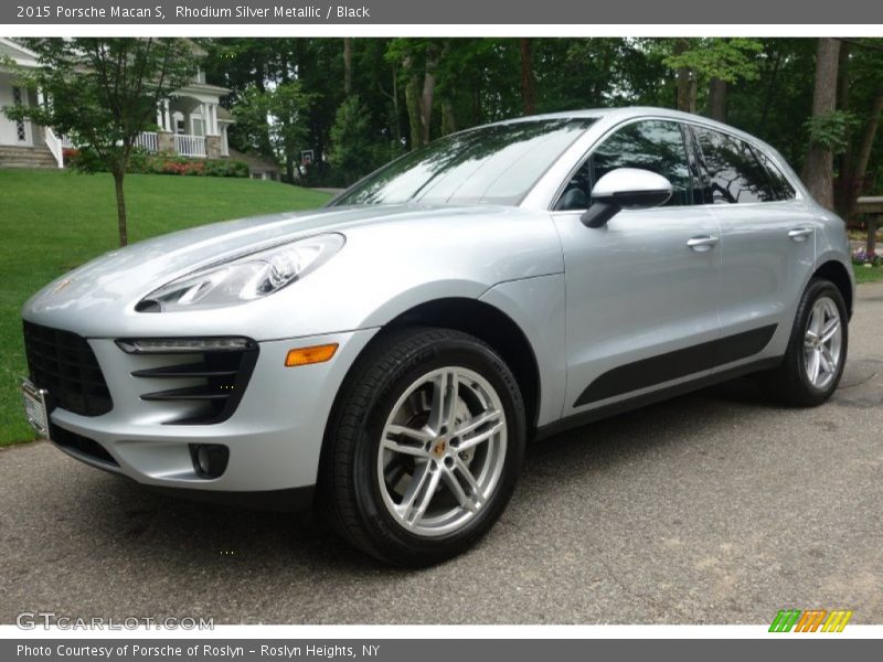 Front 3/4 View of 2015 Macan S