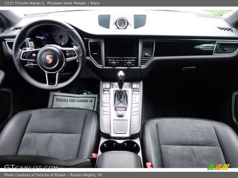 Dashboard of 2015 Macan S