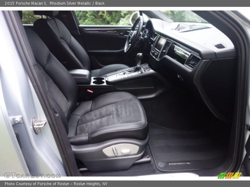 Front Seat of 2015 Macan S
