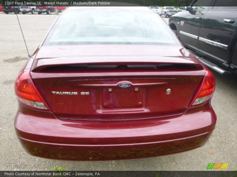 Merlot Metallic / Medium/Dark Pebble 2007 Ford Taurus SE