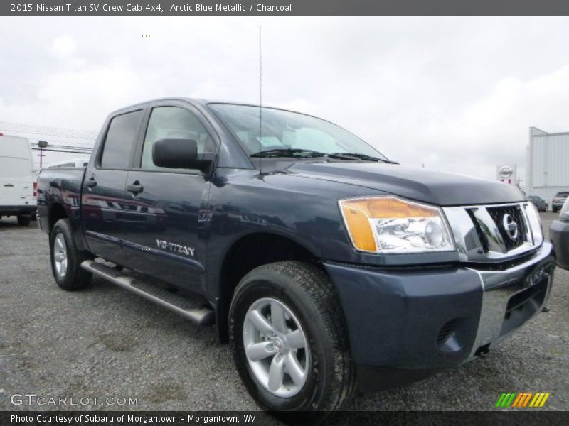 Front 3/4 View of 2015 Titan SV Crew Cab 4x4