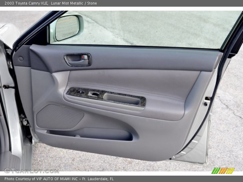 Lunar Mist Metallic / Stone 2003 Toyota Camry XLE