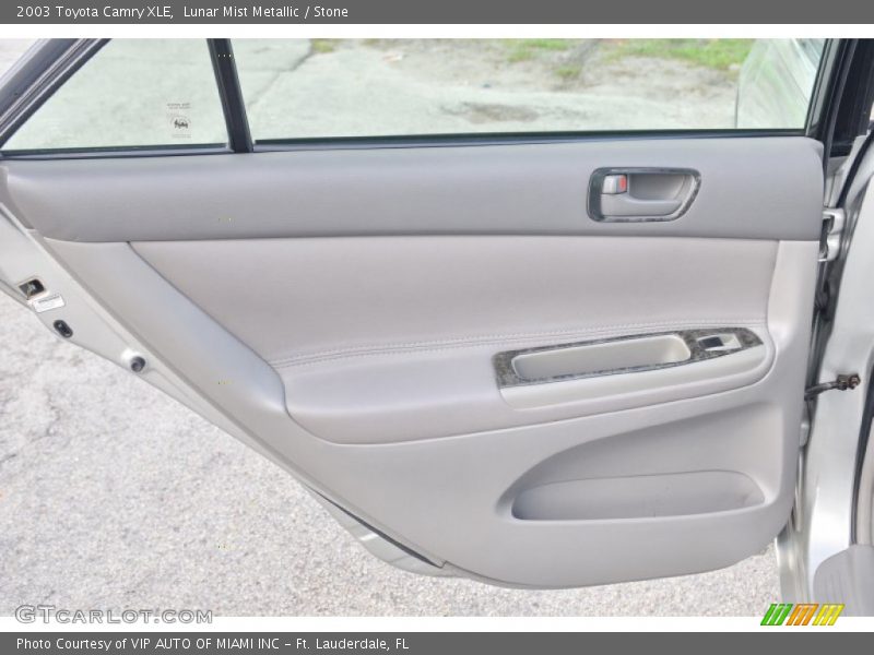 Lunar Mist Metallic / Stone 2003 Toyota Camry XLE