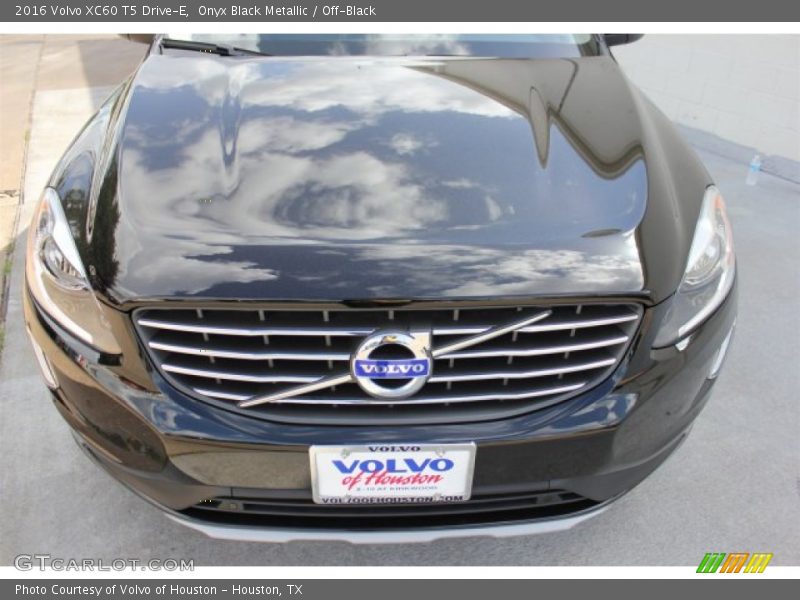 Onyx Black Metallic / Off-Black 2016 Volvo XC60 T5 Drive-E