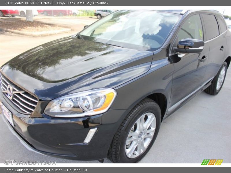 Onyx Black Metallic / Off-Black 2016 Volvo XC60 T5 Drive-E