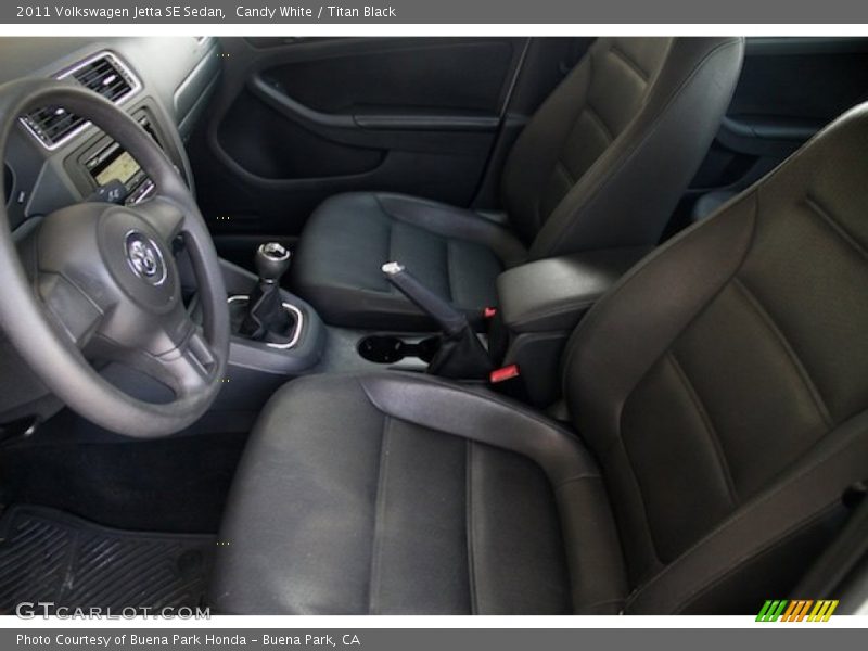 Candy White / Titan Black 2011 Volkswagen Jetta SE Sedan