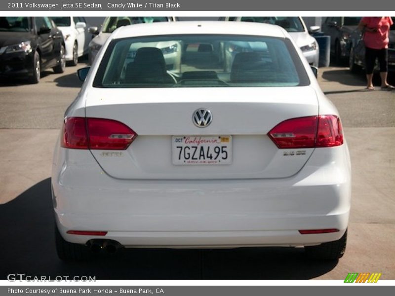 Candy White / Titan Black 2011 Volkswagen Jetta SE Sedan