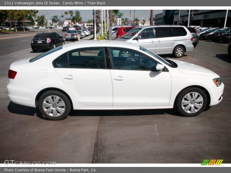 Candy White / Titan Black 2011 Volkswagen Jetta SE Sedan