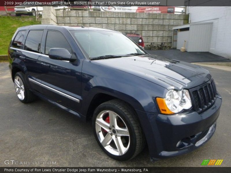 Front 3/4 View of 2009 Grand Cherokee SRT-8 4x4