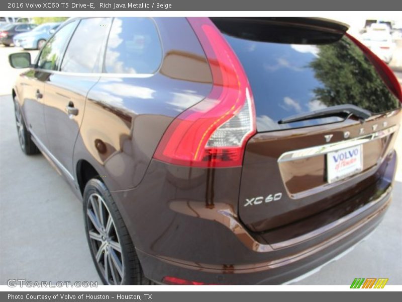 Rich Java Metallic / Beige 2016 Volvo XC60 T5 Drive-E