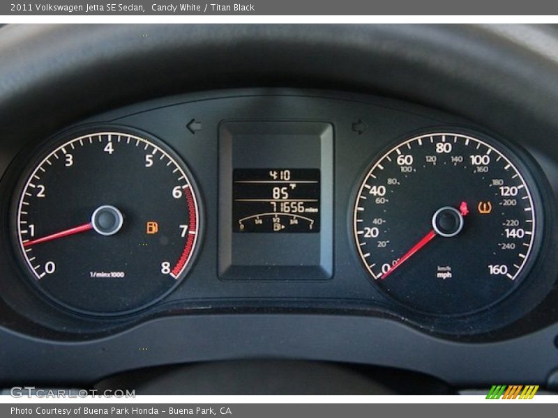 Candy White / Titan Black 2011 Volkswagen Jetta SE Sedan