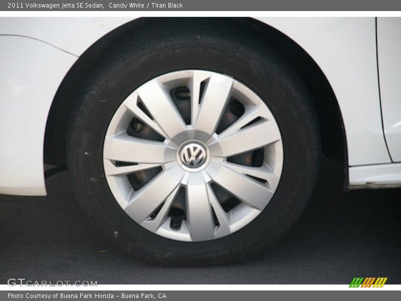 Candy White / Titan Black 2011 Volkswagen Jetta SE Sedan
