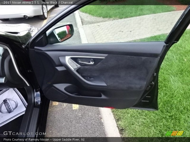 Super Black / Charcoal 2013 Nissan Altima 2.5 S