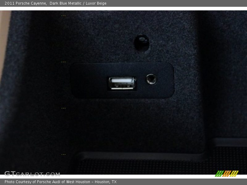 Dark Blue Metallic / Luxor Beige 2011 Porsche Cayenne