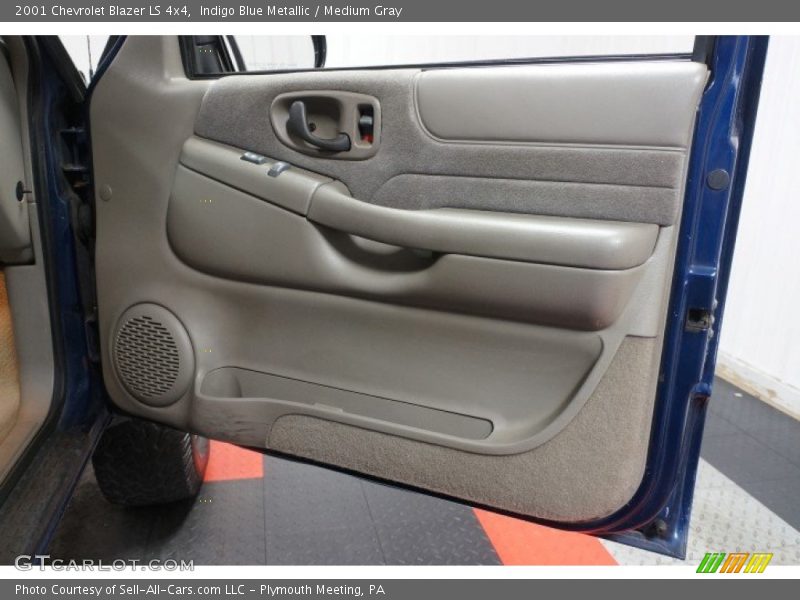 Indigo Blue Metallic / Medium Gray 2001 Chevrolet Blazer LS 4x4