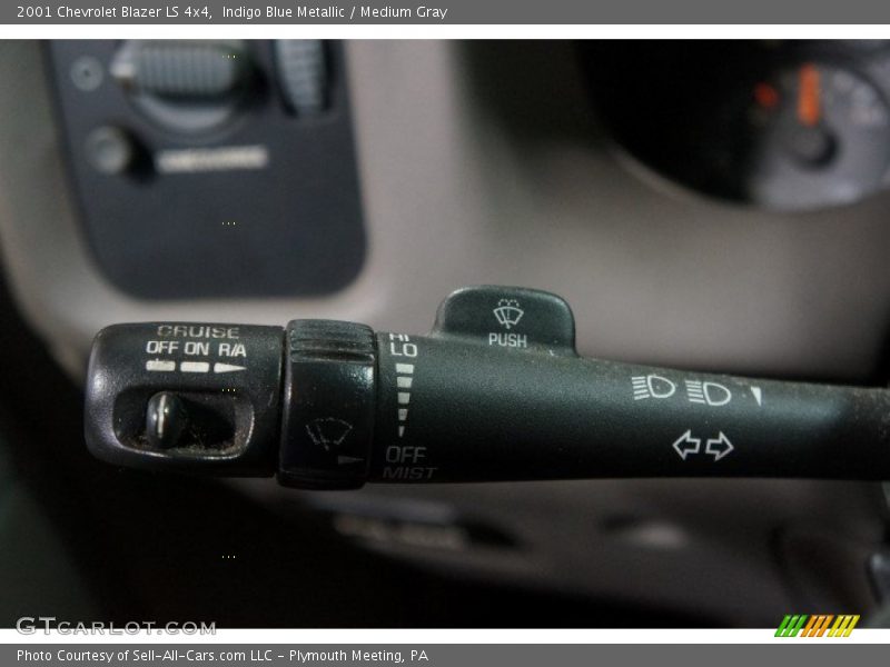Indigo Blue Metallic / Medium Gray 2001 Chevrolet Blazer LS 4x4