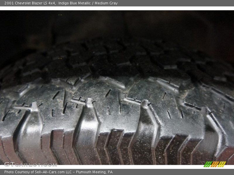Indigo Blue Metallic / Medium Gray 2001 Chevrolet Blazer LS 4x4