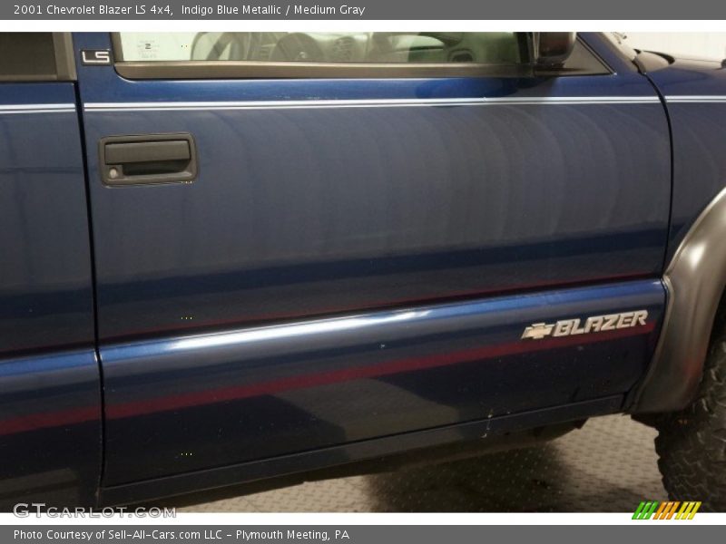 Indigo Blue Metallic / Medium Gray 2001 Chevrolet Blazer LS 4x4