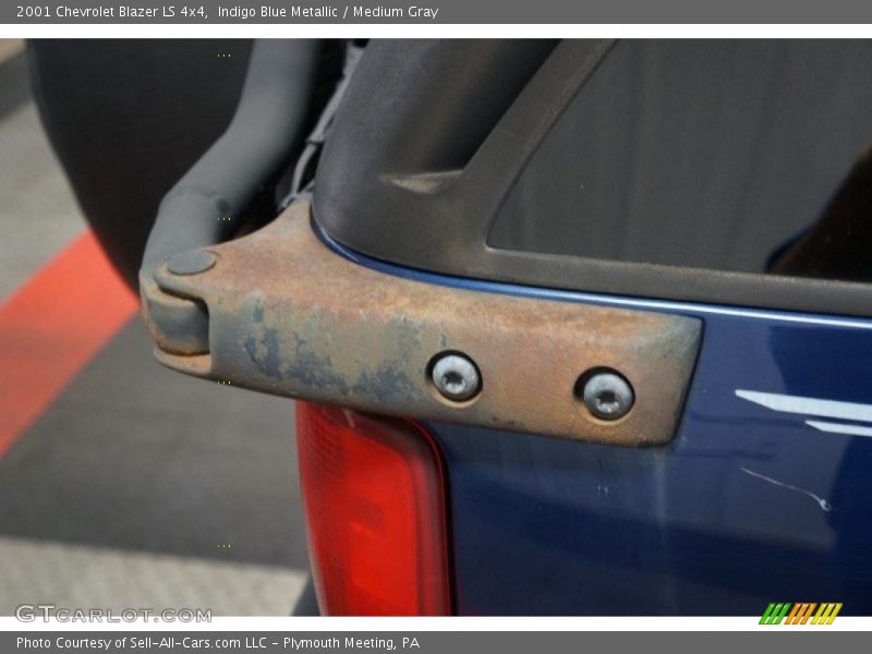 Indigo Blue Metallic / Medium Gray 2001 Chevrolet Blazer LS 4x4