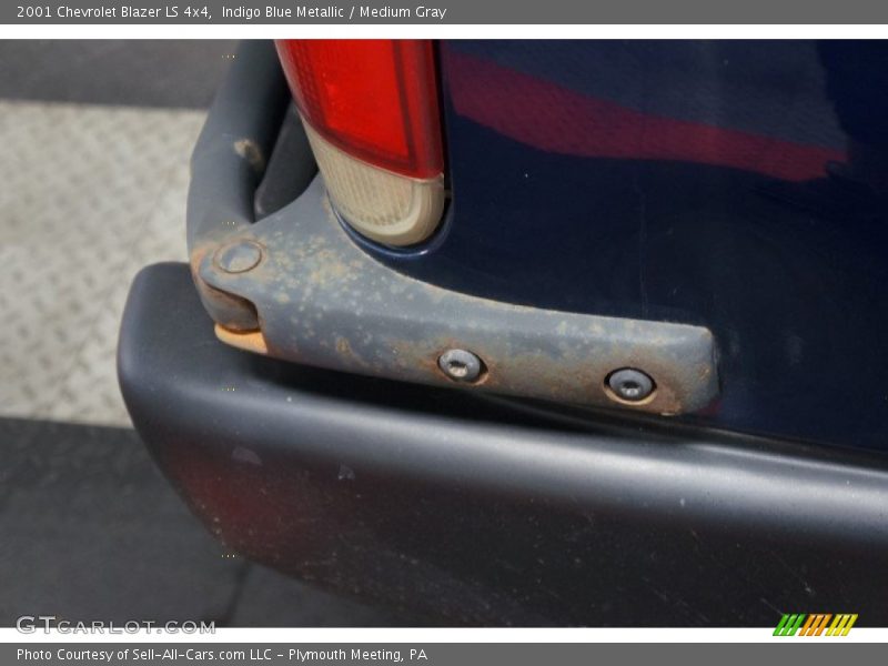 Indigo Blue Metallic / Medium Gray 2001 Chevrolet Blazer LS 4x4