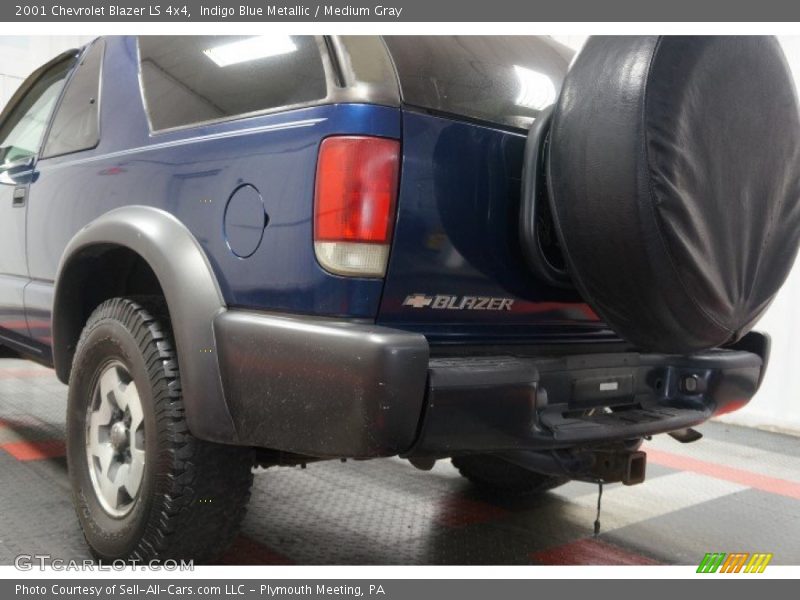 Indigo Blue Metallic / Medium Gray 2001 Chevrolet Blazer LS 4x4