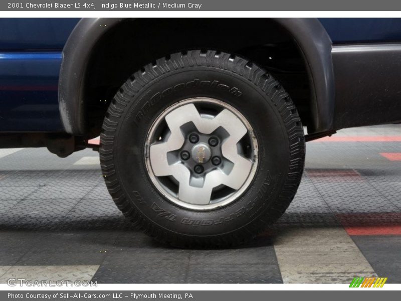 Indigo Blue Metallic / Medium Gray 2001 Chevrolet Blazer LS 4x4