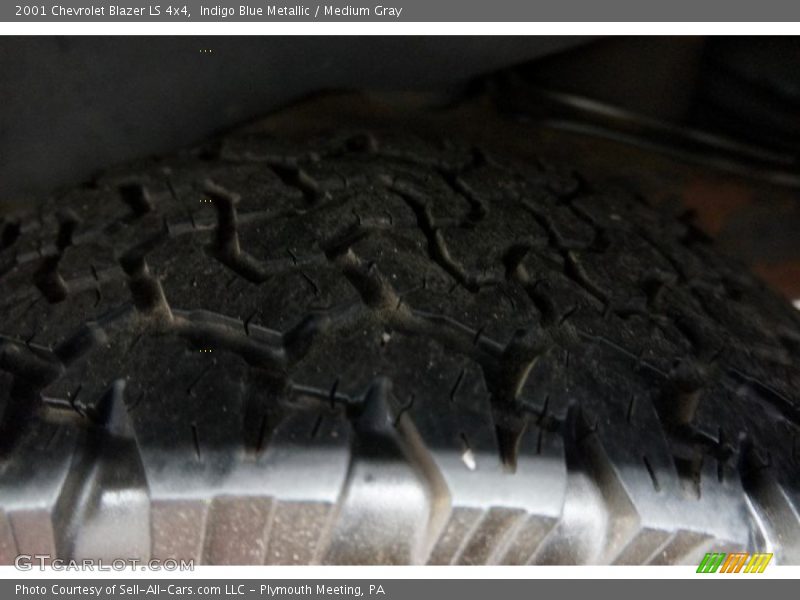 Indigo Blue Metallic / Medium Gray 2001 Chevrolet Blazer LS 4x4