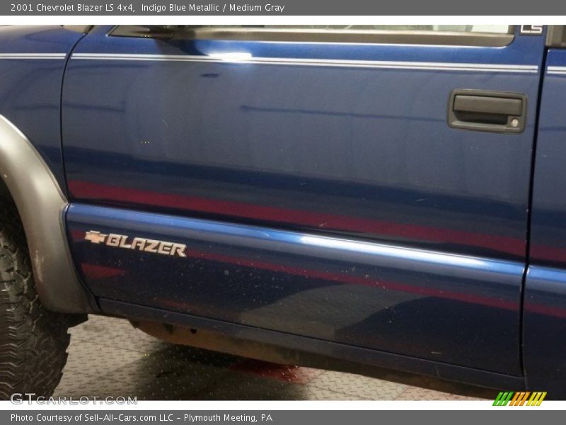 Indigo Blue Metallic / Medium Gray 2001 Chevrolet Blazer LS 4x4
