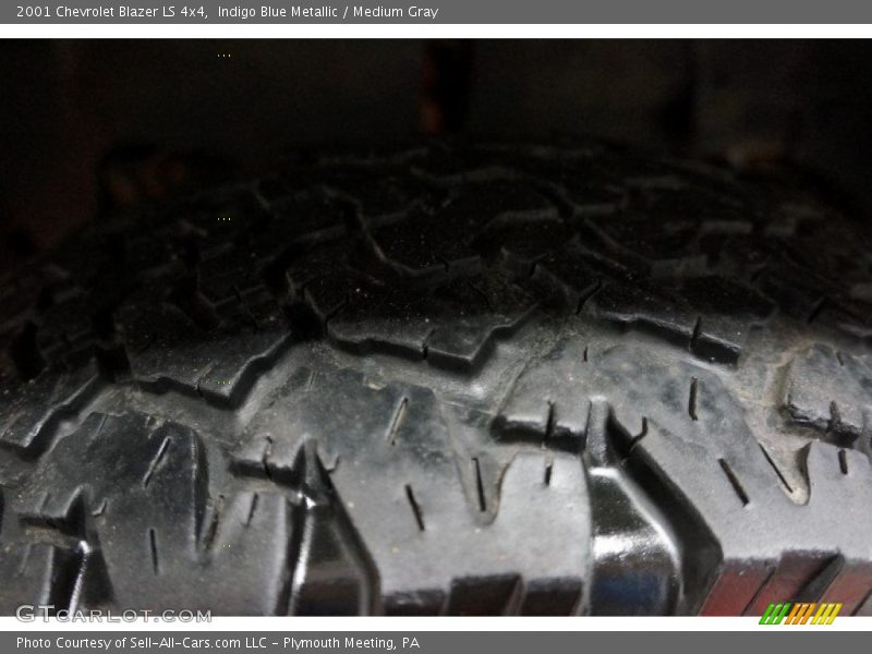 Indigo Blue Metallic / Medium Gray 2001 Chevrolet Blazer LS 4x4