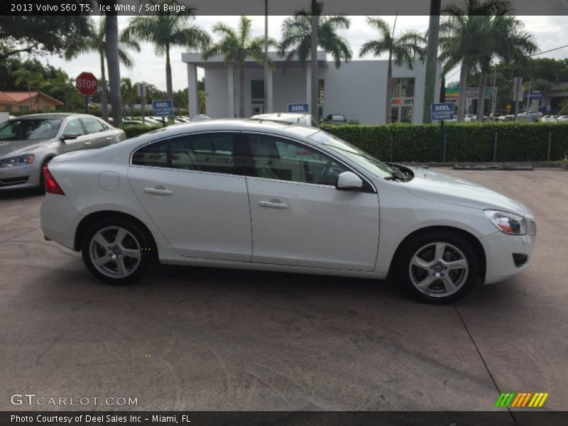 Ice White / Soft Beige 2013 Volvo S60 T5