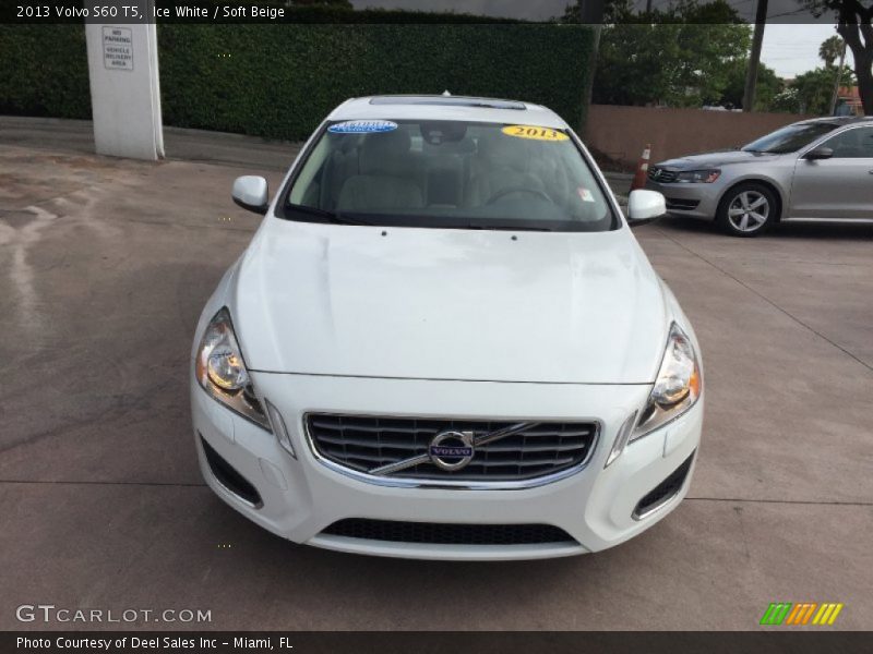 Ice White / Soft Beige 2013 Volvo S60 T5