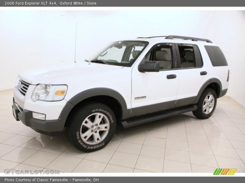 Front 3/4 View of 2006 Explorer XLT 4x4