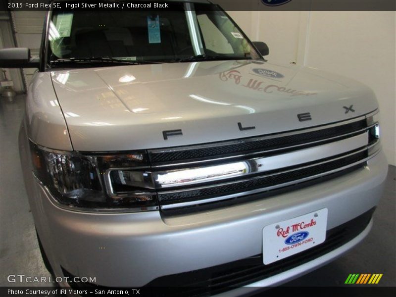 Ingot Silver Metallic / Charcoal Black 2015 Ford Flex SE