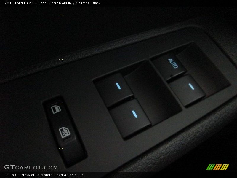 Ingot Silver Metallic / Charcoal Black 2015 Ford Flex SE