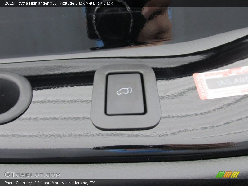Attitude Black Metallic / Black 2015 Toyota Highlander XLE