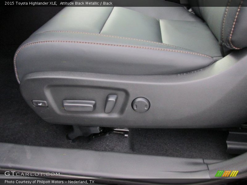Attitude Black Metallic / Black 2015 Toyota Highlander XLE