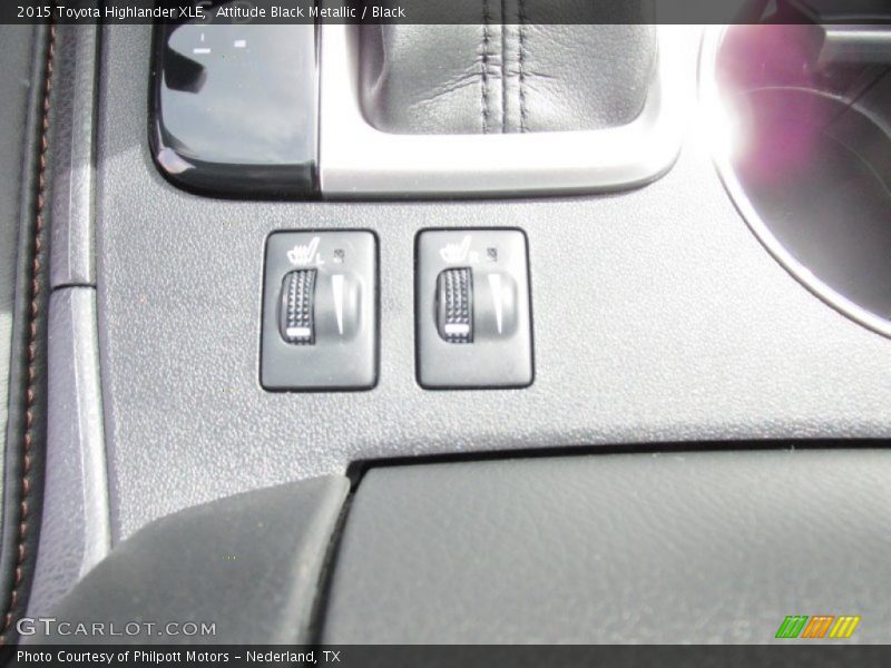 Attitude Black Metallic / Black 2015 Toyota Highlander XLE