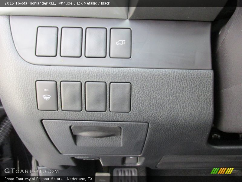 Attitude Black Metallic / Black 2015 Toyota Highlander XLE