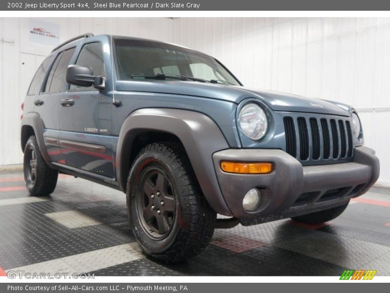 Front 3/4 View of 2002 Liberty Sport 4x4