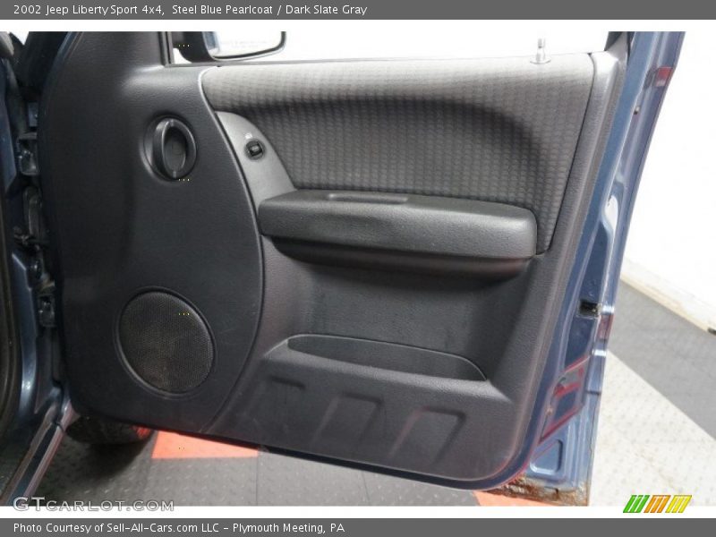Door Panel of 2002 Liberty Sport 4x4