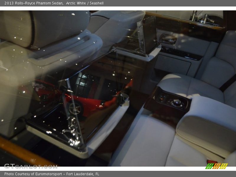 Arctic White / Seashell 2013 Rolls-Royce Phantom Sedan
