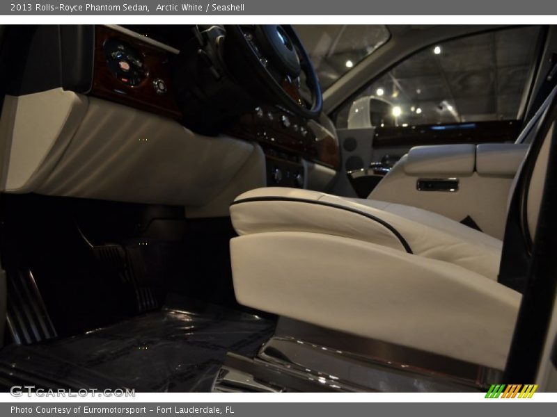 Arctic White / Seashell 2013 Rolls-Royce Phantom Sedan