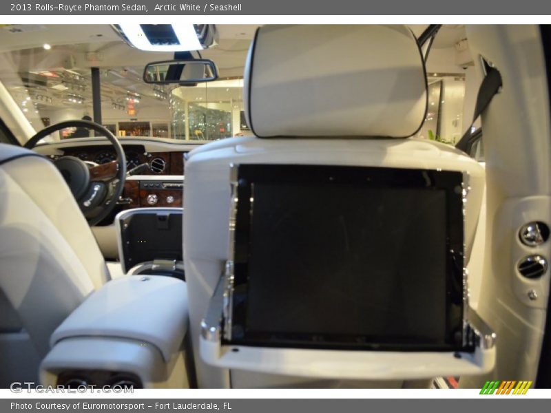 Arctic White / Seashell 2013 Rolls-Royce Phantom Sedan