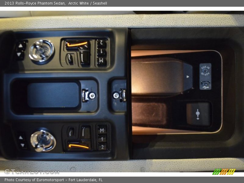 Arctic White / Seashell 2013 Rolls-Royce Phantom Sedan