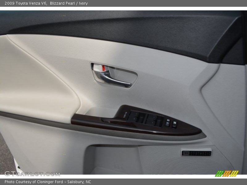 Blizzard Pearl / Ivory 2009 Toyota Venza V6